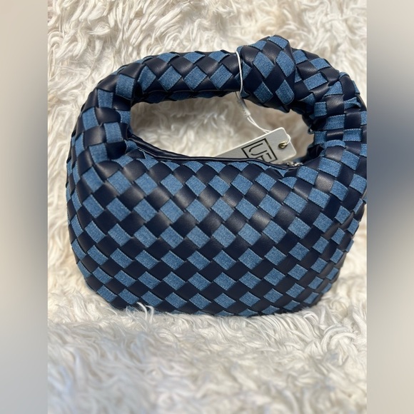 ๐๐NWT-URBAN EXPRESSIONS DENIM TRACY WOVEN KNOT CLUTCH๐๐ - Picture 10 of 17